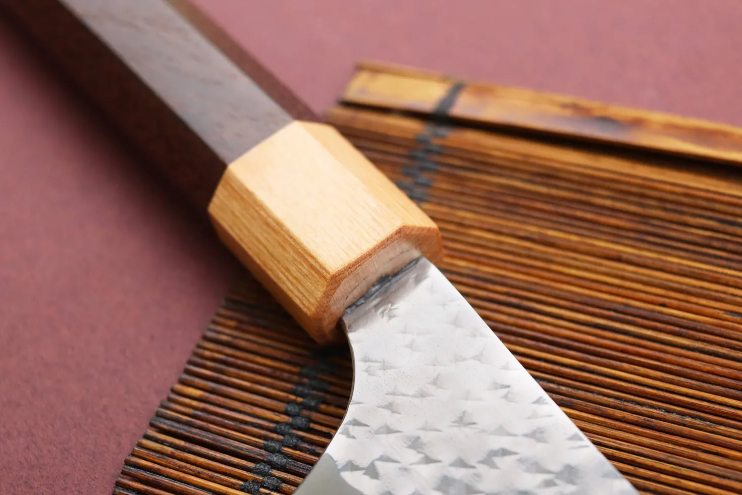 Couteau sujihiki kiritsuke japonais artisanal martelé Yu Kurosaki senko 27cm acier SG2