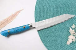 Couteau universel 15cm japonais artisanal Nigara Hamono Migaki Tsuchime SG2 manche en turquoise