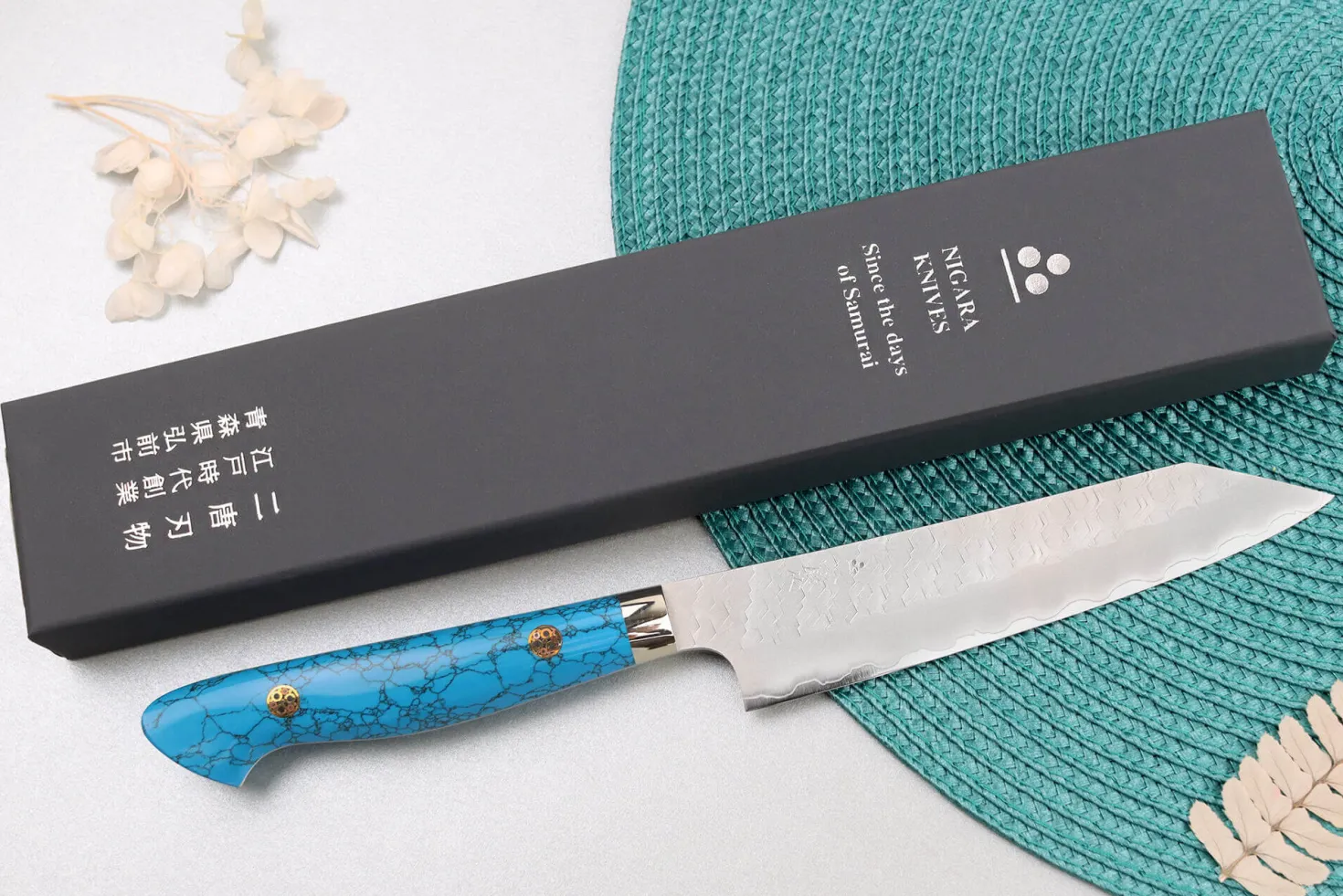 Couteau universel 15cm japonais artisanal Nigara Hamono Migaki Tsuchime SG2 manche en turquoise