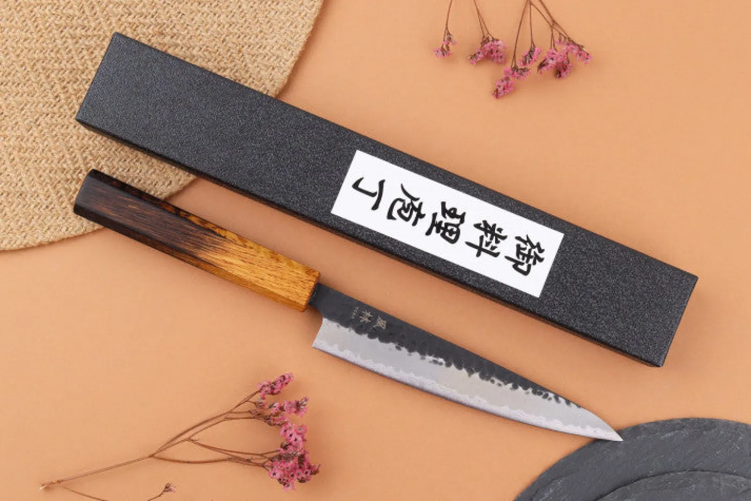 Couteau universel 15cm japonais artisanal Yuzo Black AS chêne brûlé