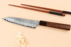 Couteau universel 15cm japonais artisanal Nigara Hamono Tsuchime AS manche en noyer