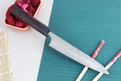 Couteau universel japonais artisanal martelé Yu Kurosaki Shizuku 15cm acier SG2