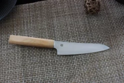 Couteau universel japonais Shizu Hamono Yuri 13.5cm manche clair