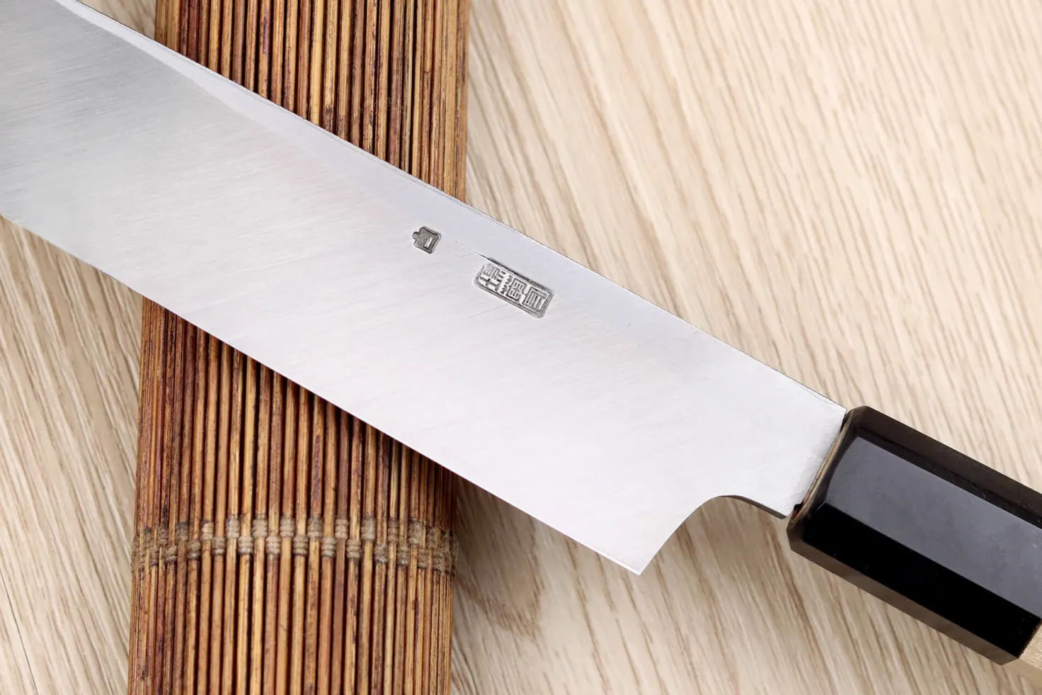 Couteau yanagiba 24cm japonais artisanal Sakai Kikumori Kikuzuki Kuro