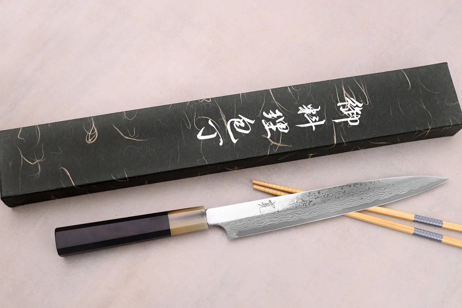 Couteau yanagiba 24cm japonais artisanal Hatsukokoro Yauji Yoshihiro Damas BS2