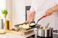 Cuillère ajourée Kitchen Aid en nylon 34cm