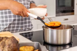 Cuillère ajourée Kitchen Aid en nylon 34cm