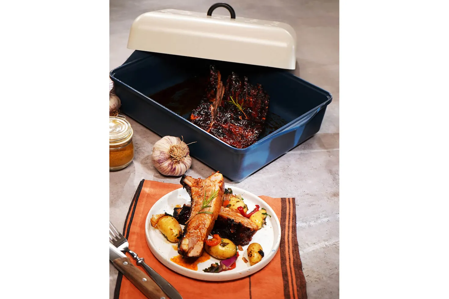 Dôme de cuisson Cookut pour l'Incroyable plat à four ajustable