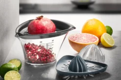 Dénoyauteur et extracteur de jus de grenade Gefu Fruti 2 en 1