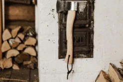 Hache de camping Marttiini 1031030 manche en bois de frêne avec couvre-lame