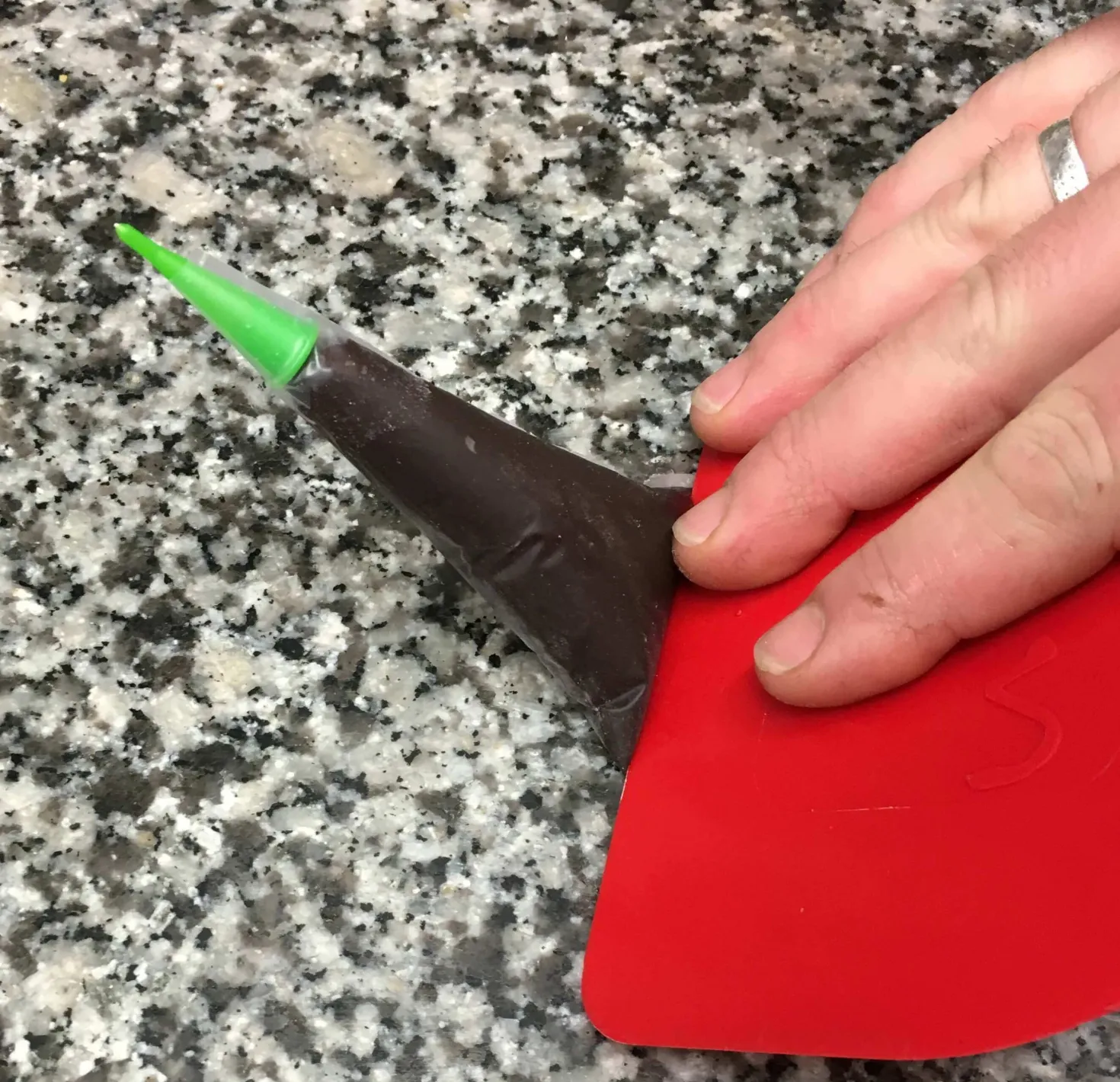 Lot de cornets à écriture jetables et leurs douilles