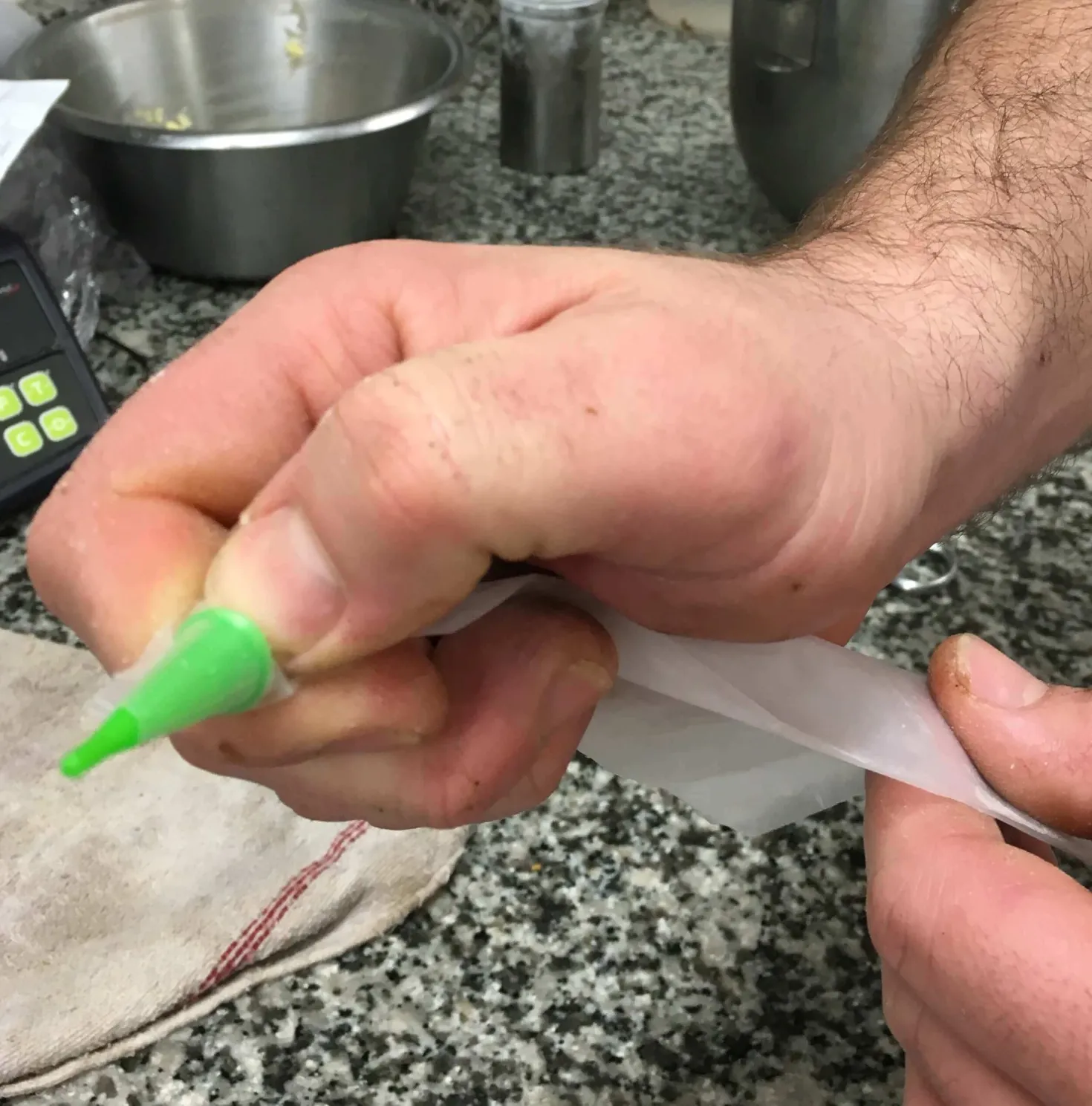 Lot de cornets à écriture jetables et leurs douilles