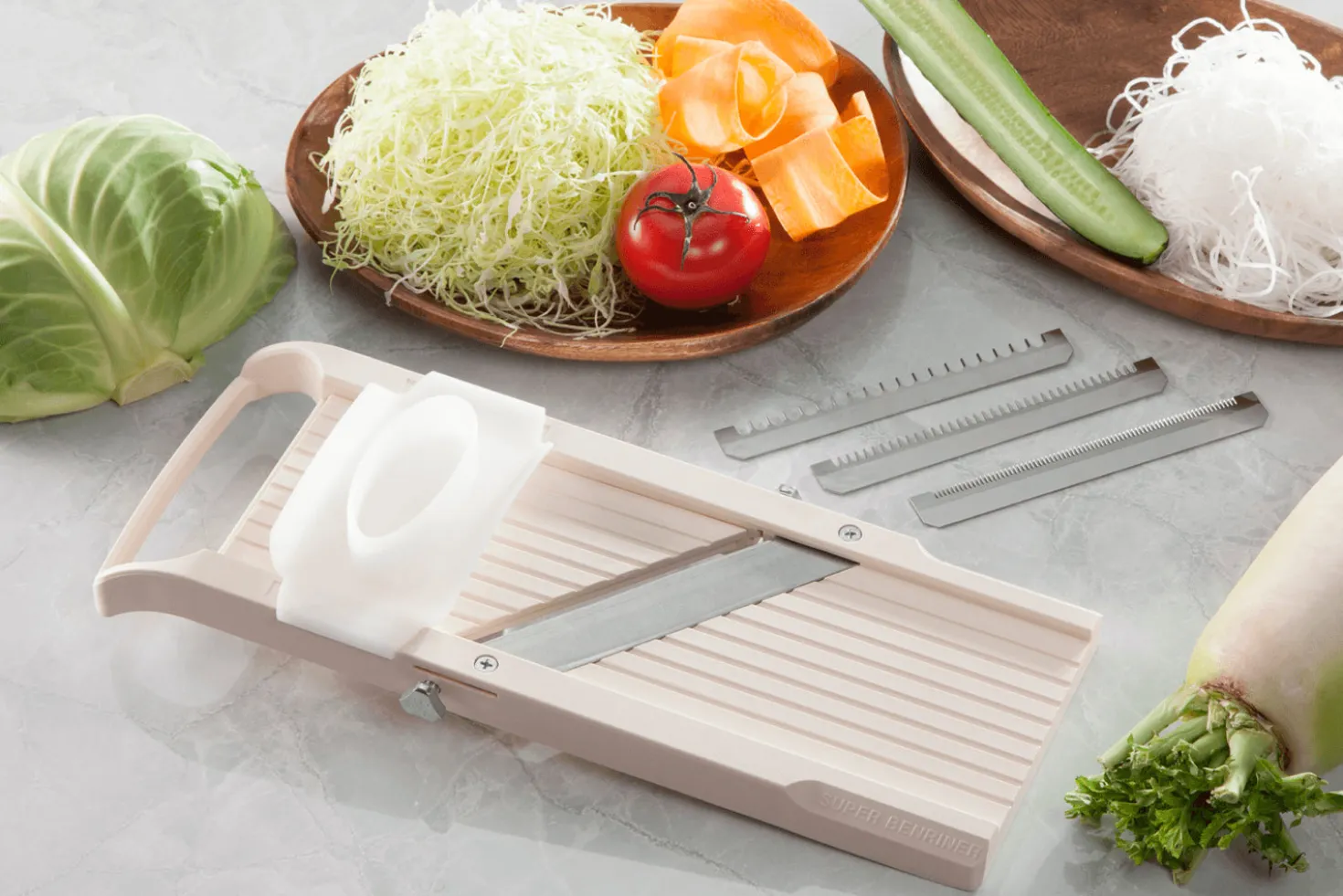 Mandoline japonaise professionnelle Super Benriner 3 lames + poussoir - Epaisseur réglable 0,5 à 4mm