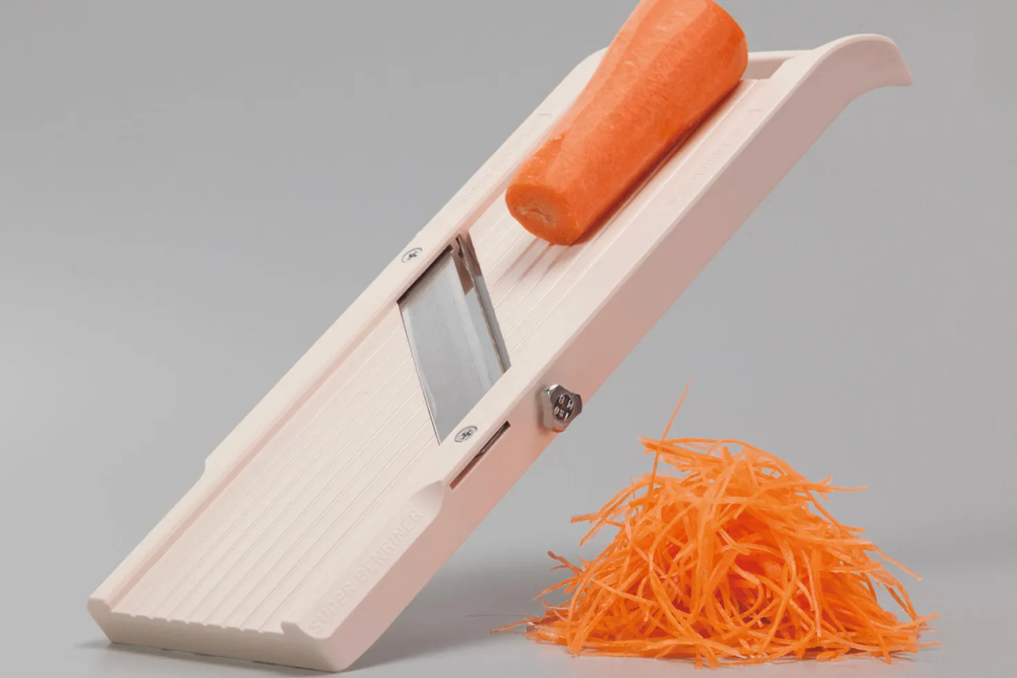 Mandoline japonaise professionnelle Super Benriner 3 lames + poussoir - Epaisseur réglable 0,5 à 4mm