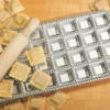 Moule Imperia 36 raviolis carrés 35x35mm aluminium + rouleau