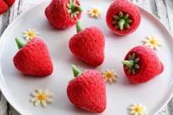 Moule pâtissier 5 fraises 3D Silikomart en silicone blanc