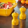Moulin à sel sec manuel Peugeot Bistro en bois de hêtre laqué jaune safran 10cm