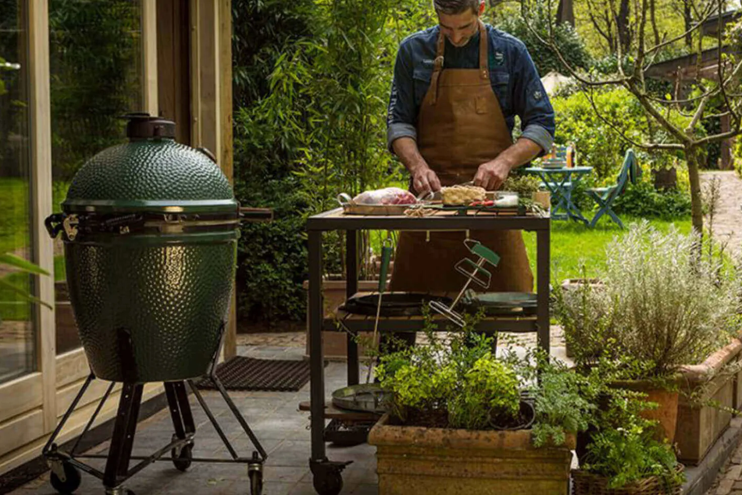 Pack Big Green Egg Medium barbecue + convEGGtor + table modulaire + meuble d'extension + 6 roulettes
