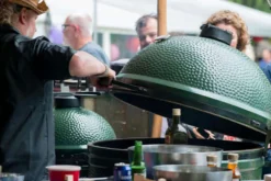 Pack Big Green Egg 2XL barbecue + convEGGtor + table modulaire + 4 roulettes