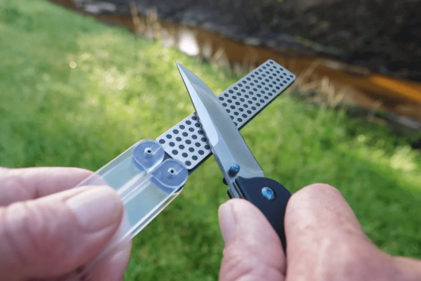 Pierre à aiguiser DMT Diafold Diamond portable double face diamantée 220/325