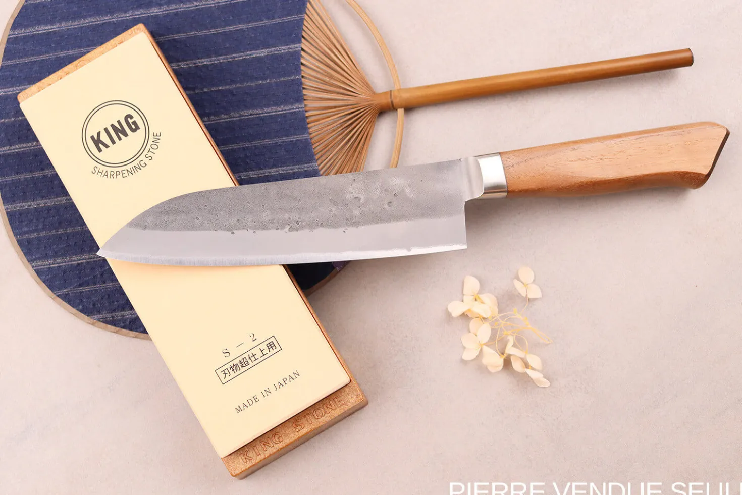 Pierre à aiguiser japonaise King S-2 grains 6000 + socle