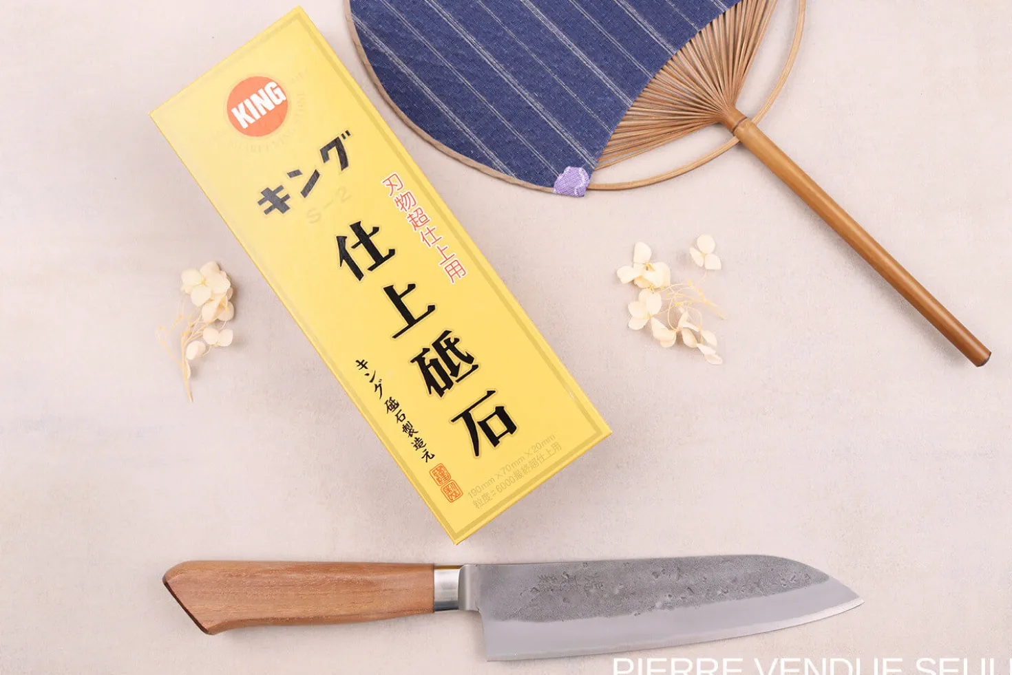 Pierre à aiguiser japonaise King S-2 grains 6000 + socle