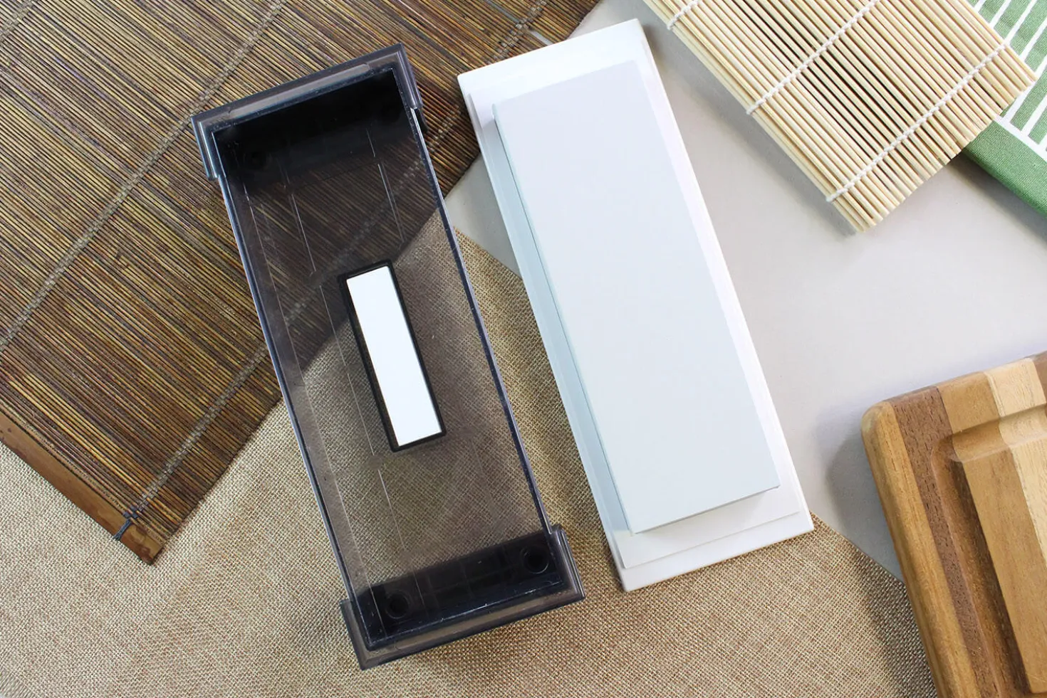 Pierre à aiguiser japonaise Suehiro Cerax céramique grains 320 sur socle
