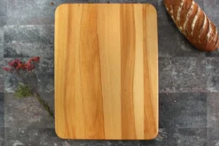 Planche à découper Wusaki en bois de hêtre certifié FSC avec rigole - 40 x 30 x 1,9 cm