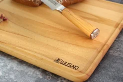 Planche à découper Wusaki en bois de hêtre certifié FSC avec rigole - 40 x 30 x 1,9 cm