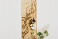 Planche de service en chêne Selbrae House 60x25x2cm - Motif cerf