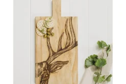 Planche de service en chêne Selbrae House 50x25x2cm avec poignée - Motif cerf