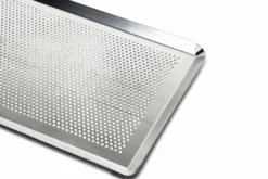 Plaque pâtissière perforée en aluminium Patisdécor avec rebords 40x30cm