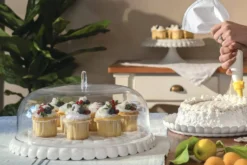 Plat à gâteau transparent Guzzini Tiffany en acrylique Ø36cm avec cloche