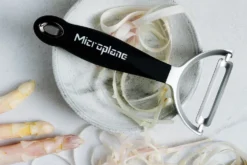 Éplucheur Microplane lame droite en acier inoxydable