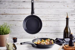 Poêle à frire antiadhérente Beka Kuro en aluminium noir 30cm