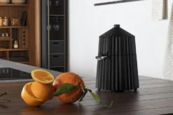 Presse-agrumes électrique Alessi Plissé design par Michele De Lucchi