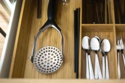 Presse-purée Westmark Spezial en inox et grille rabattable