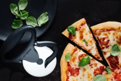 Roulette à pizza Microplane EASY PREP noire poignée ergonomique