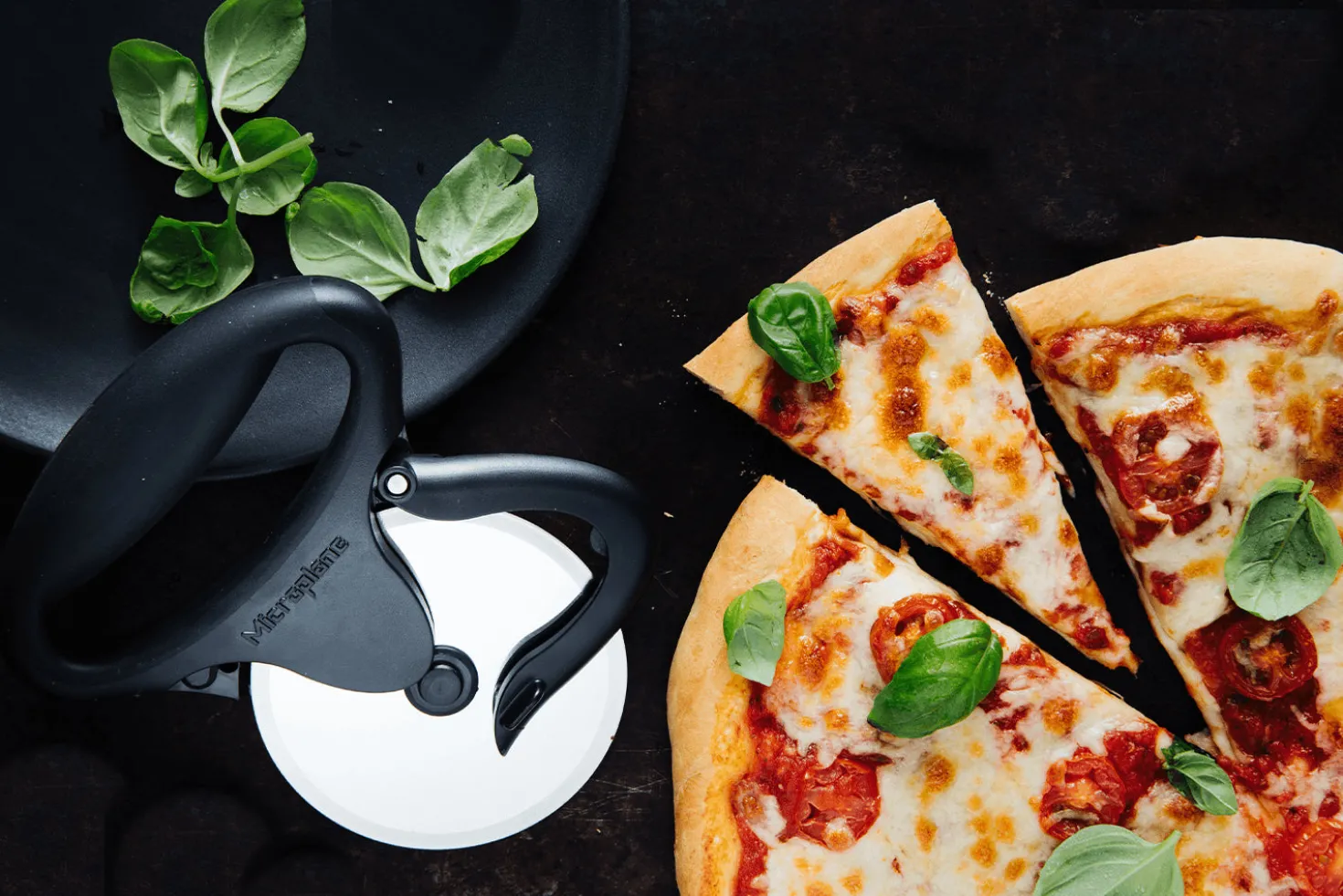 Roulette à pizza Microplane EASY PREP noire poignée ergonomique