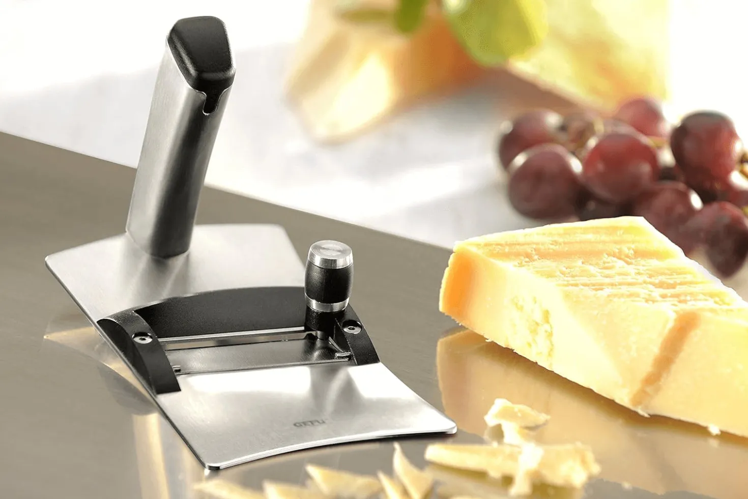 Râpe de fin gourmet Gefu Tartufolo en acier inoxydable