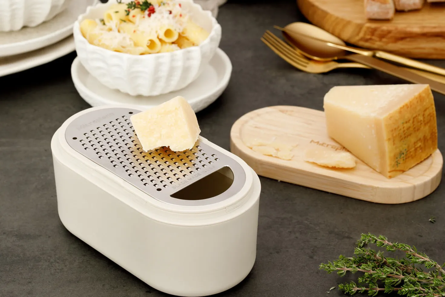 Râpe Microplane 3-en-1 blanche avec boîte de conservation et double couvercle