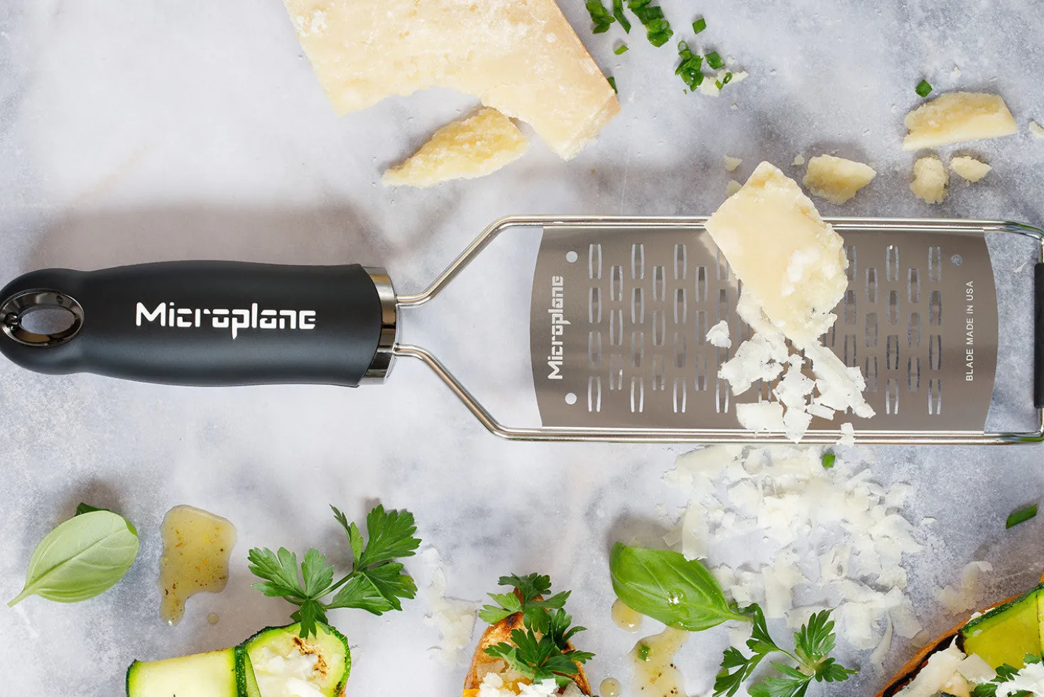 Râpe Microplane Gourmet double tranchant manche noir