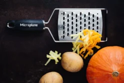 Râpe Microplane Gourmet extra gros grains manche noir