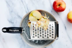 Râpe Microplane Gourmet extra gros grains manche noir