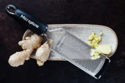 Râpe Microplane Gourmet grains fins manche noir