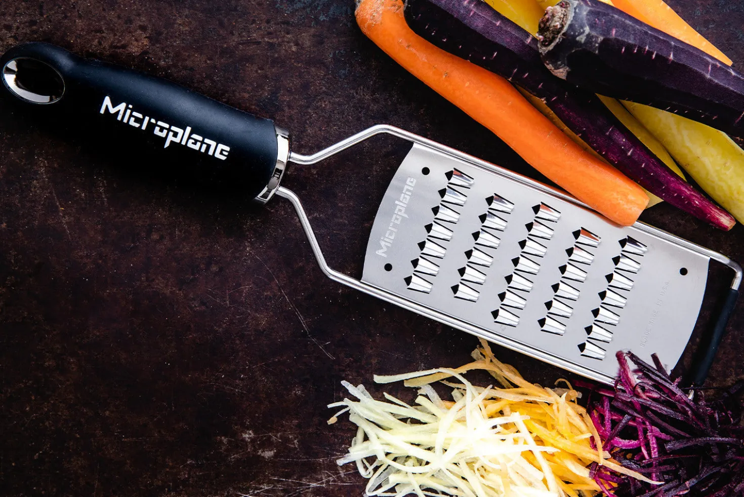 Râpe Microplane Gourmet spéciale carottes manche noir
