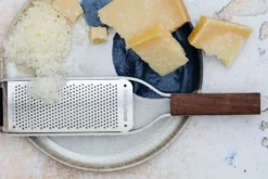 Râpe Microplane Master grains fins manche en noyer