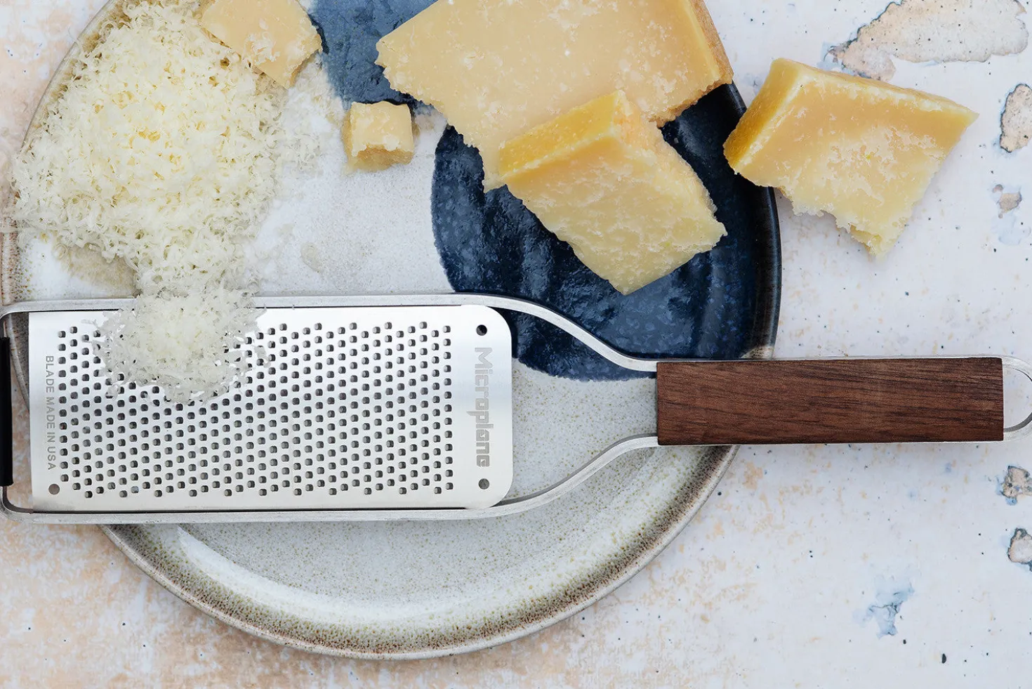 Râpe Microplane Master grains fins manche en noyer