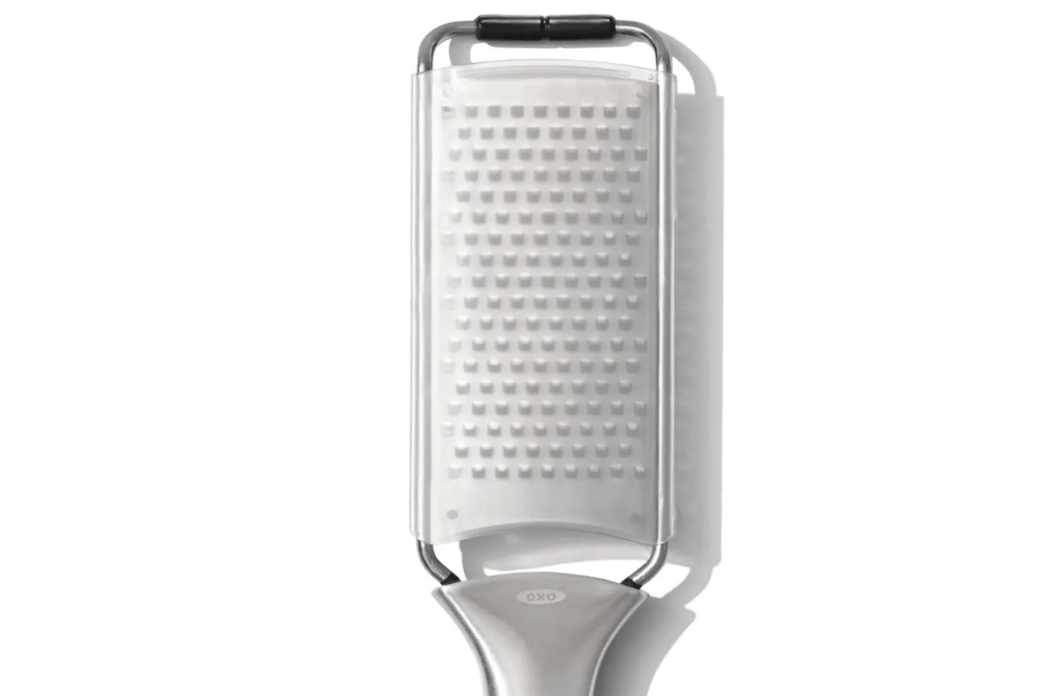 Râpe moyenne OXO Steel en acier inoxydable avec étui de protection