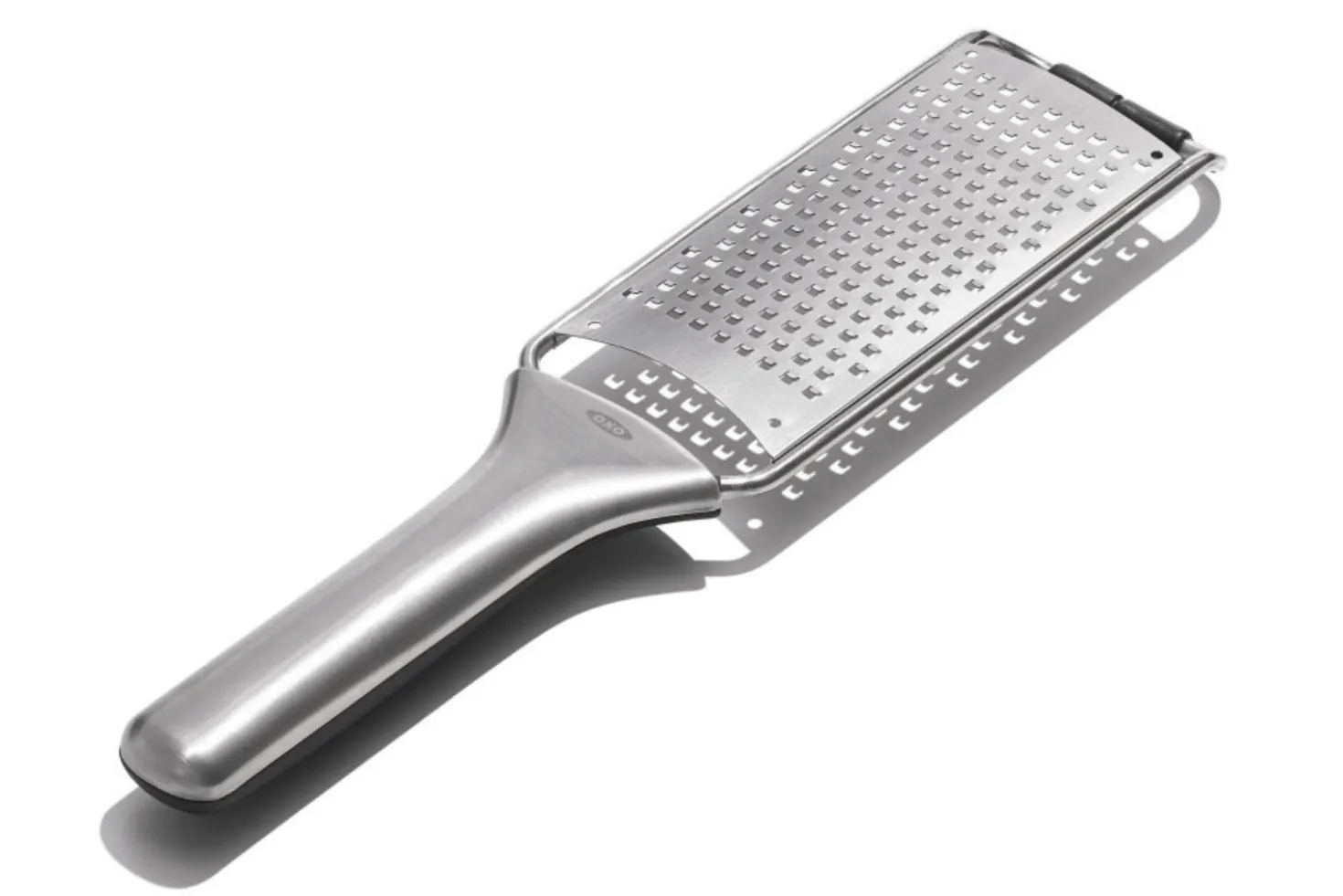 Râpe moyenne OXO Steel en acier inoxydable avec étui de protection